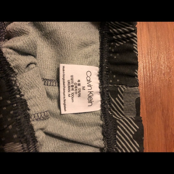CALVIN KLEIN~Men’s grey camo lounge pants. Size M - Picture 6 of 12